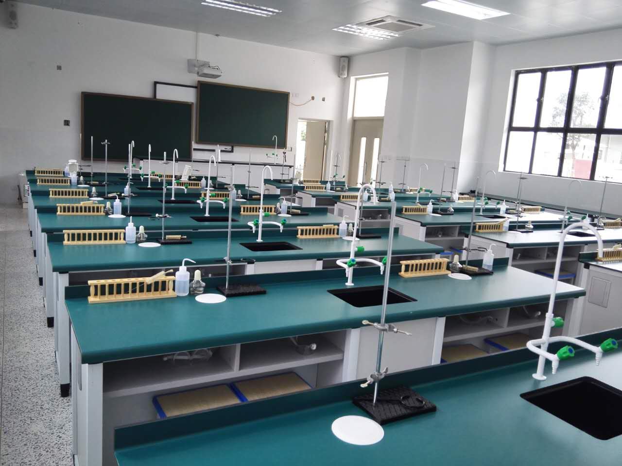 校園實驗室規(guī)范化管理 日常管理制度基本要求