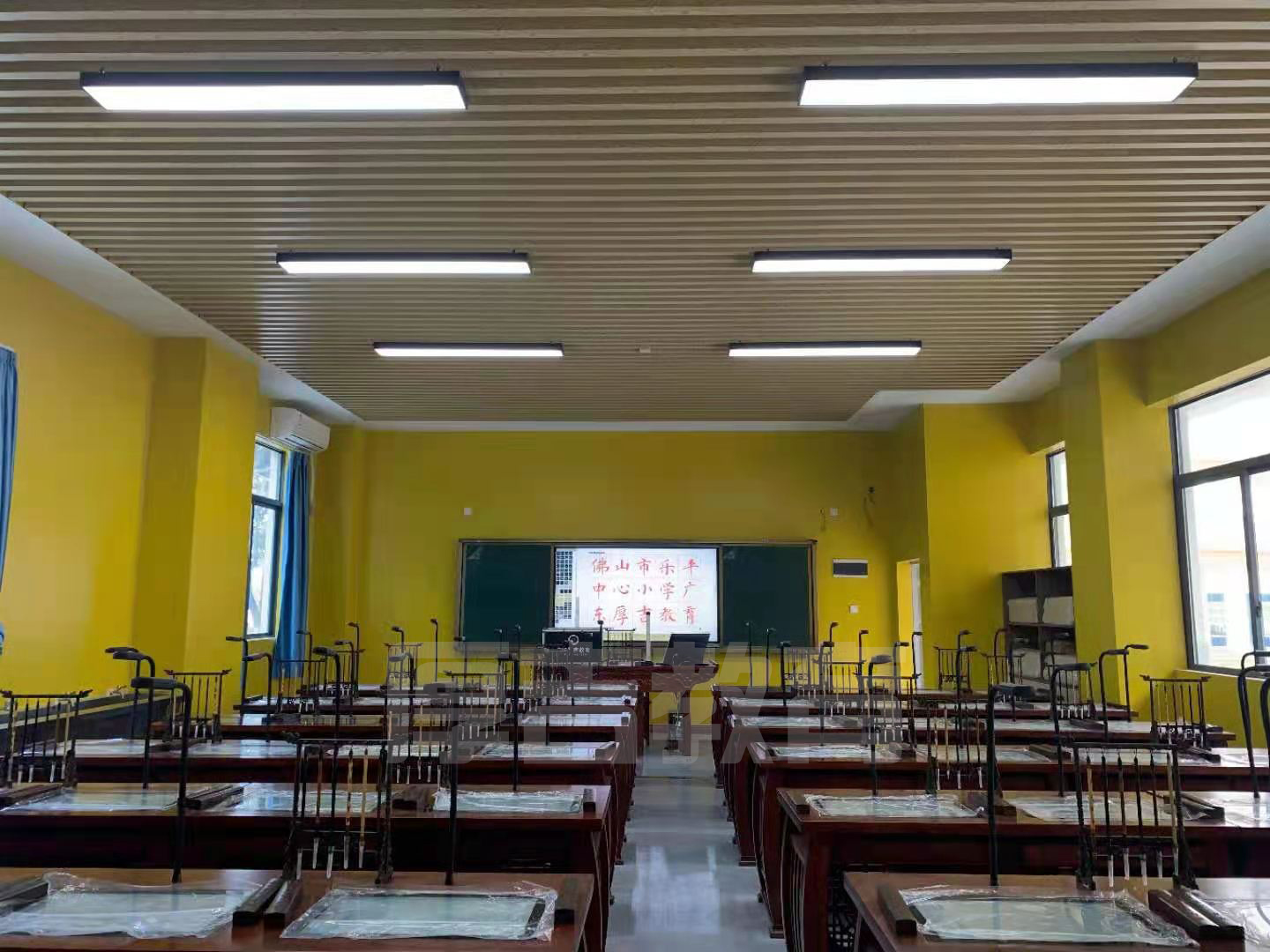 學校<a href='http://m.jim4jesus.com/chanpin/57-1.html' target='1' style='font-size:18px; font-weight:bold; color:#000000;'>書法室</a>