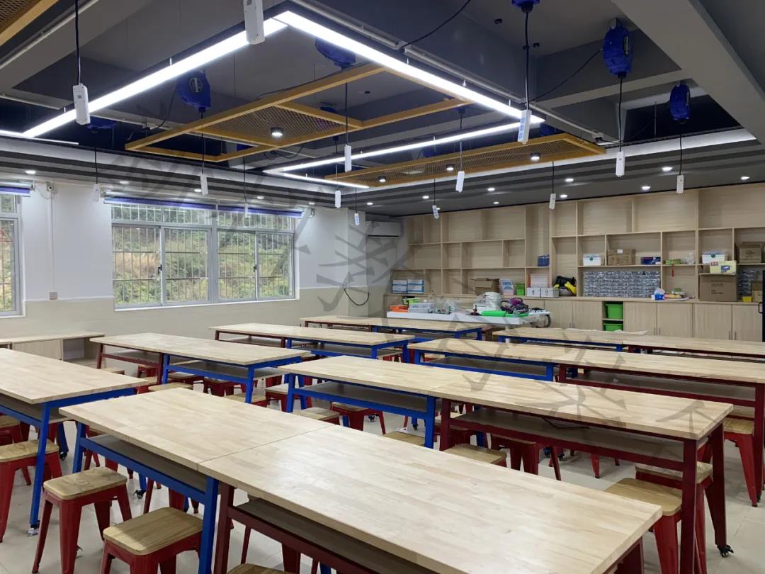 <a href='http://m.jim4jesus.com' target='1' style='font-size:14px; font-weight:bold; color:#0080ff;'>創客實驗室</a>