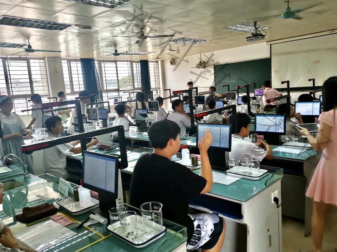 <a href='http://m.jim4jesus.com/' target='1' style='font-size:14px; font-weight:bold; color:#0080ff;'>物理實驗室</a>考試系統