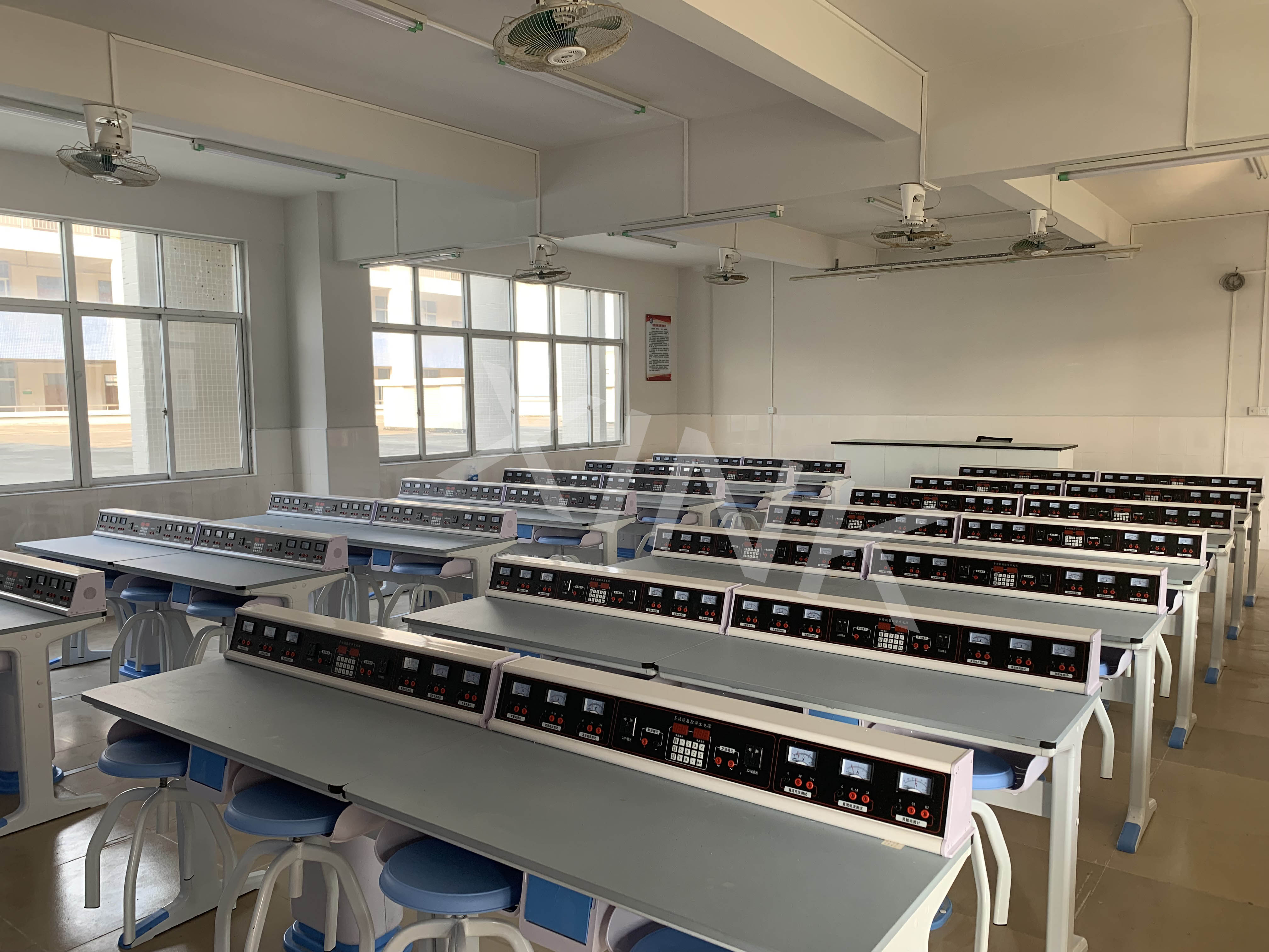 <a href='http://m.jim4jesus.com/' target='1' style='font-size:14px; font-weight:bold; color:#0080ff;'>物理實(shí)驗(yàn)室</a>