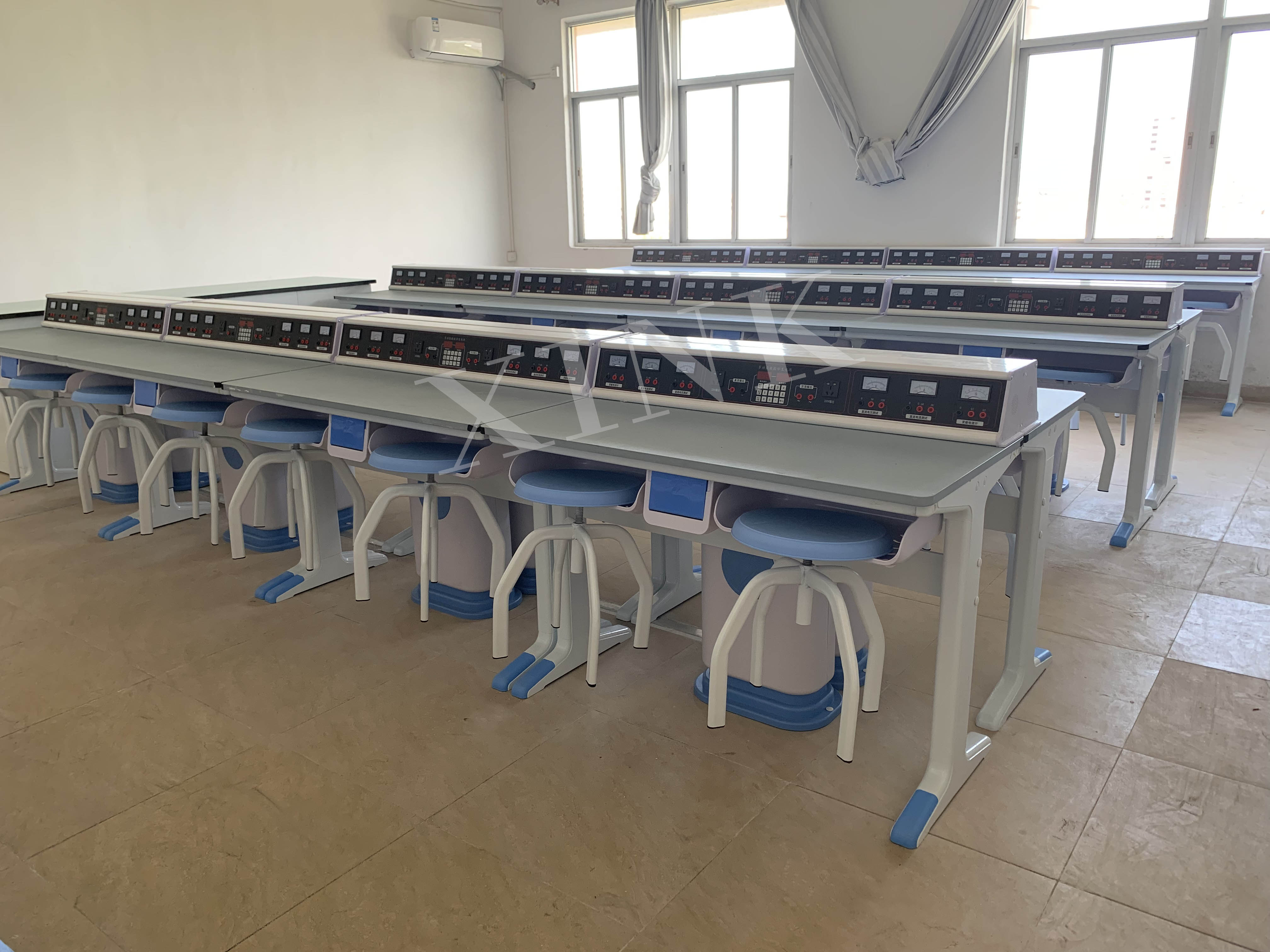 電學<a href='http://m.jim4jesus.com/' target='1' style='font-size:14px; font-weight:bold; color:#0080ff;'>物理實驗室</a>