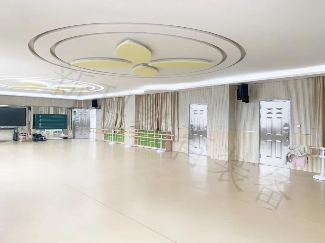 <a href='http://m.jim4jesus.com/chanpin/59-1.html' target='1' style='font-size:18px; font-weight:bold; color:#000000;'>舞蹈室</a>