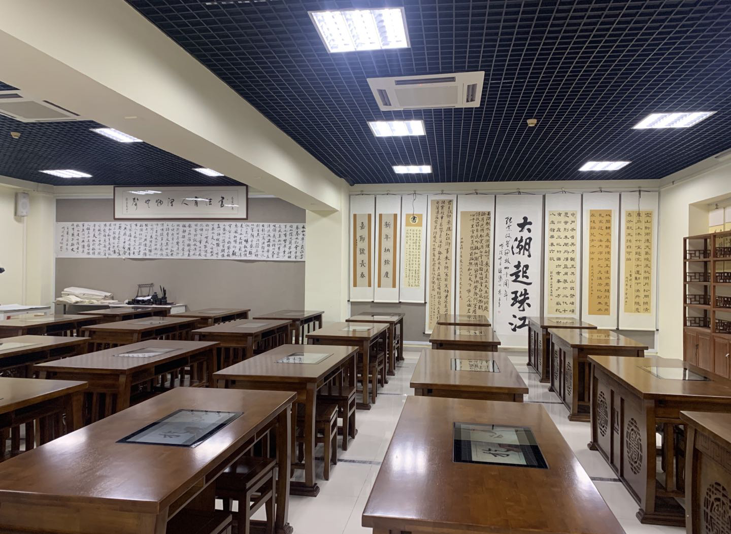 <a href='http://m.jim4jesus.com/chanpin/57-1.html' target='1' style='font-size:18px; font-weight:bold; color:#000000;'>書法室</a>