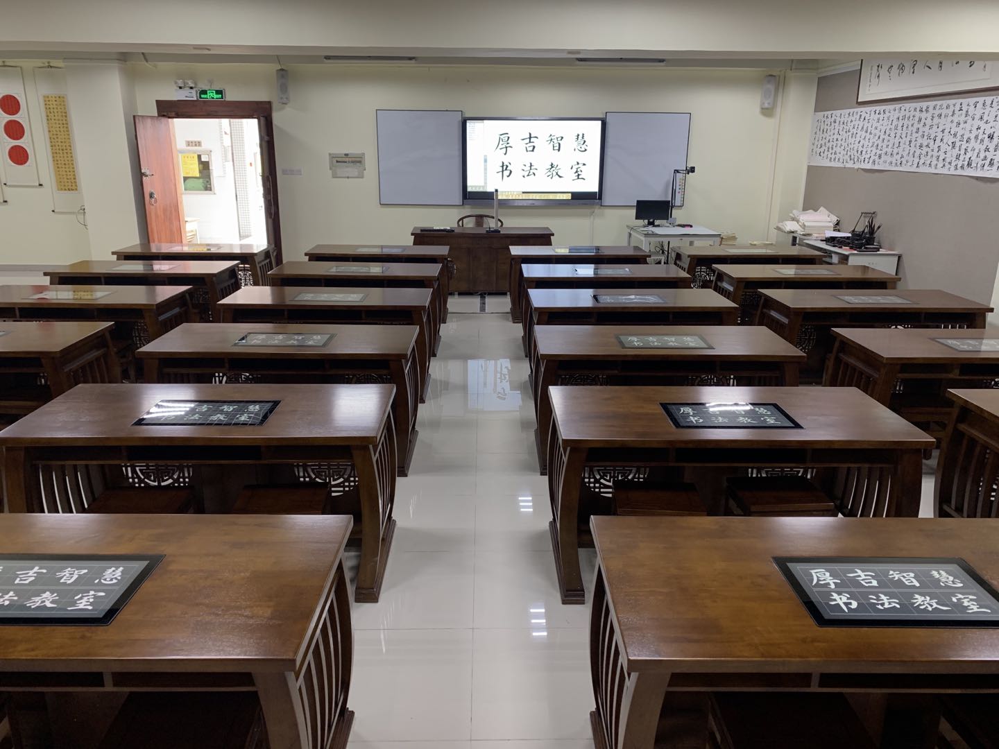 智慧<a href='http://m.jim4jesus.com/chanpin/57-1.html' target='1' style='font-size:18px; font-weight:bold; color:#000000;'>書法室</a>